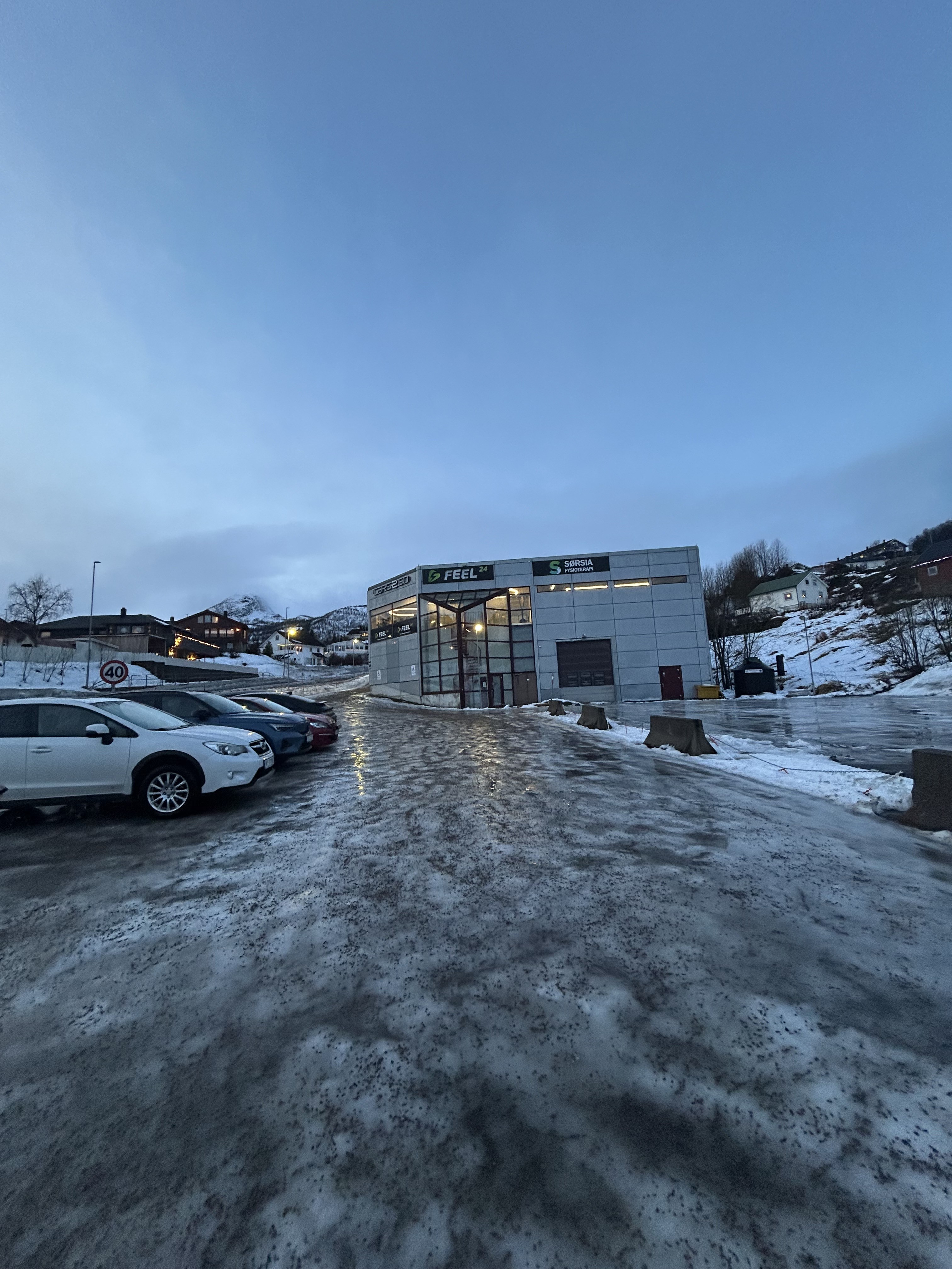 Parkeringsområde på undersiden av bygget